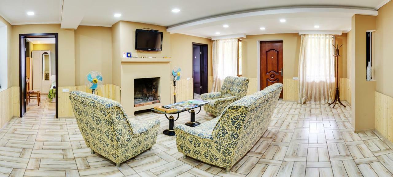 Guest House Mart Villa มาร์ทวิลิ ภายนอก รูปภาพ